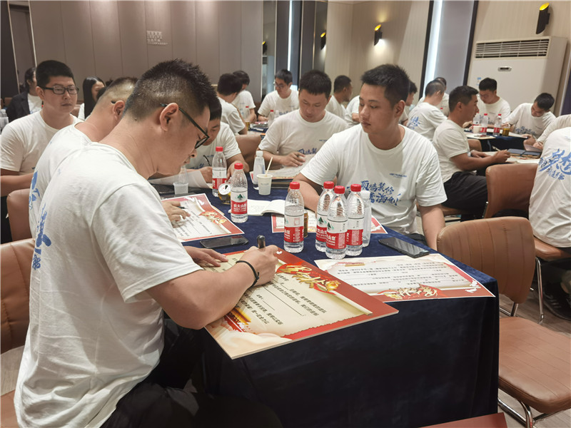 MK手机网页版登录入口集成墙面